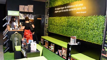 A Biblioteca à Noite